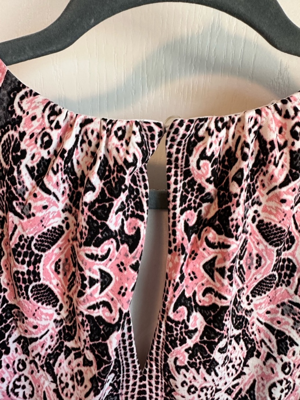 London Style Sleeveless Pink and Black Printed Maxi Dress - Picture 5 of 7